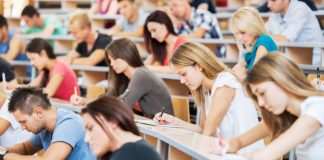 English Writing Practice: Topic 14 – Should university students be required to attend classes?