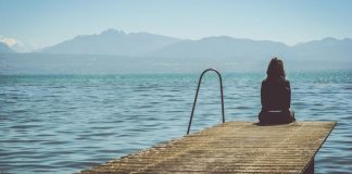 Advanced Phrasal verbs in context: Lesson 8 – “ keep yourself to yourself ”